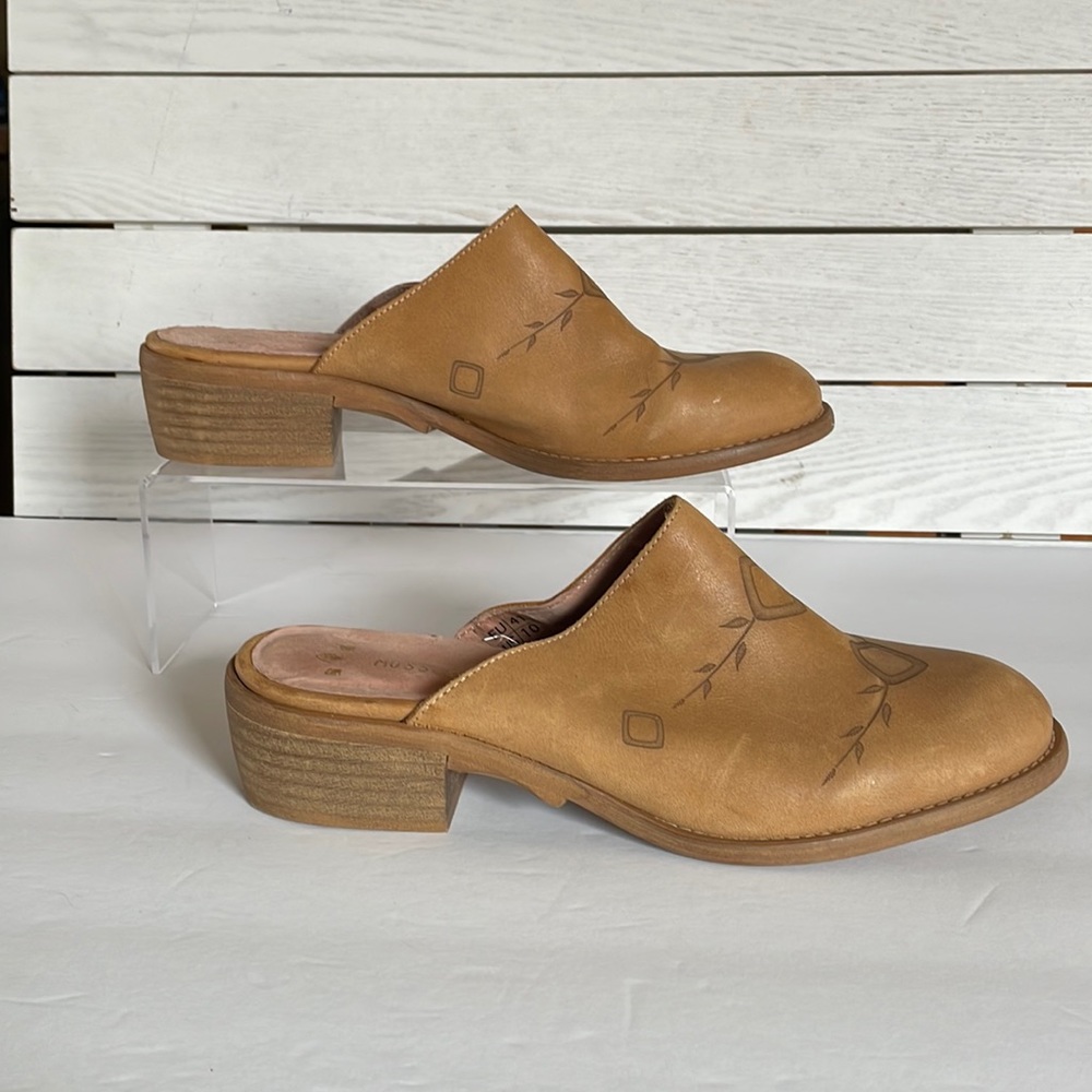 Musse & Cloud shoes, tan, size 10